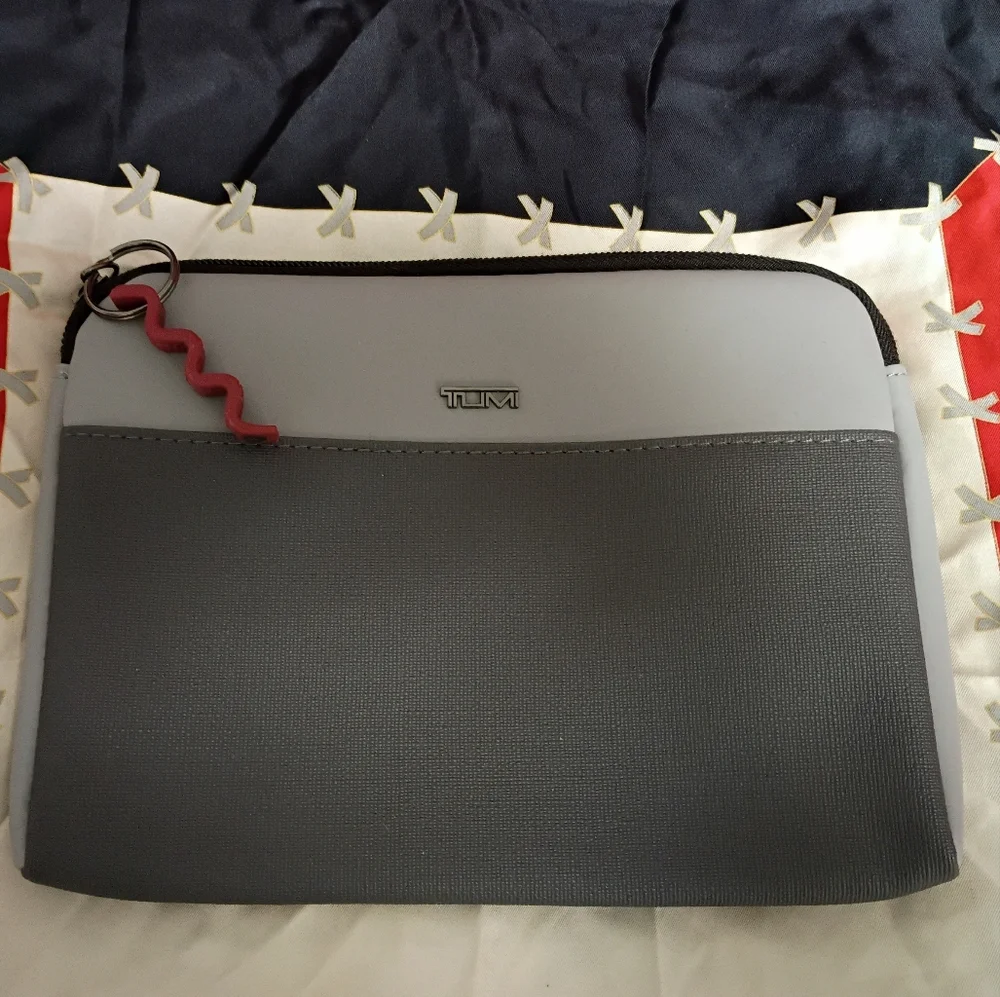 ❤️New TUMI Light / Dark Gray Cosmetic Travel Bag